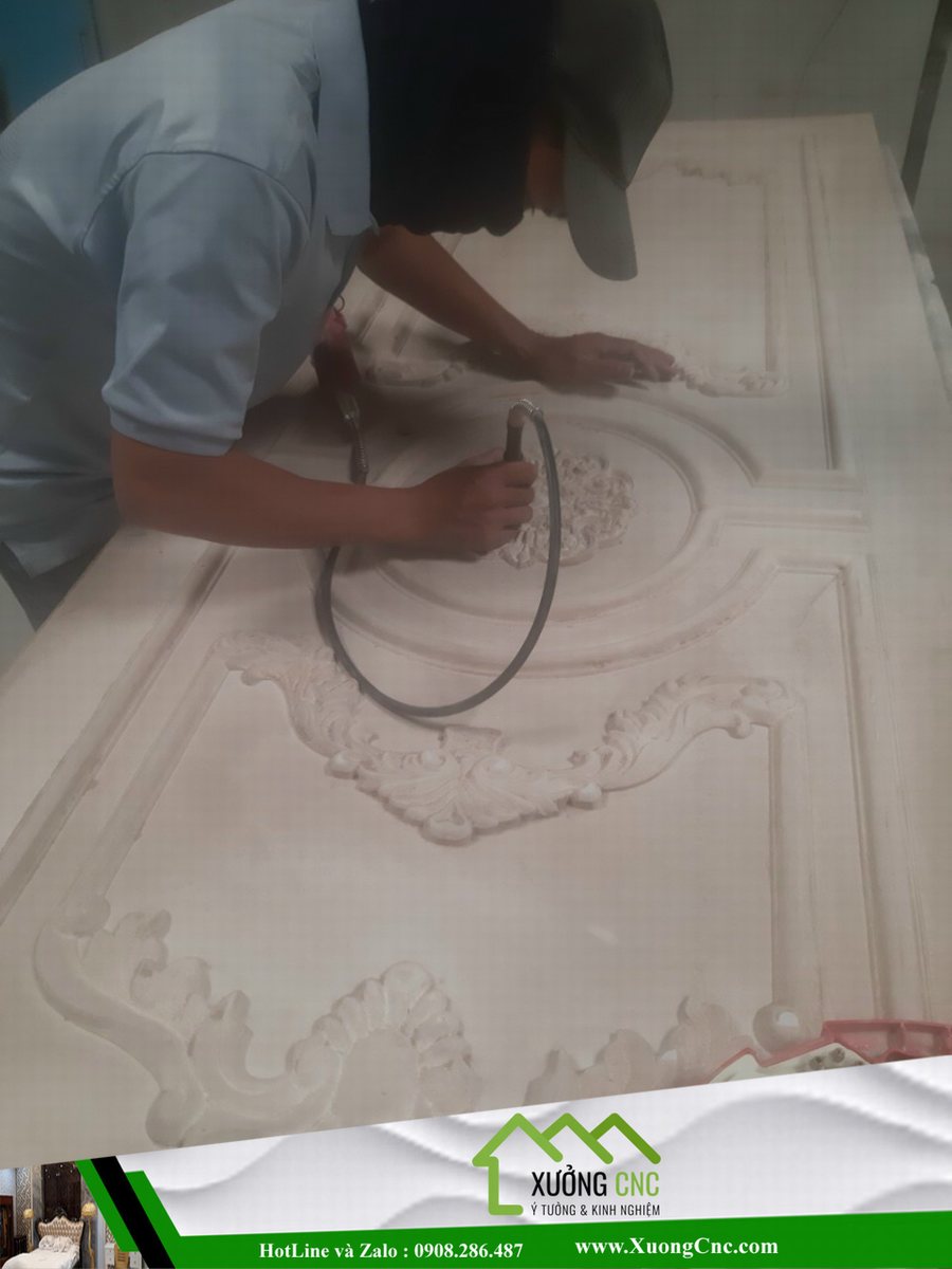 Thi công cửa cổ điển giá tốt tại TPHCM 11